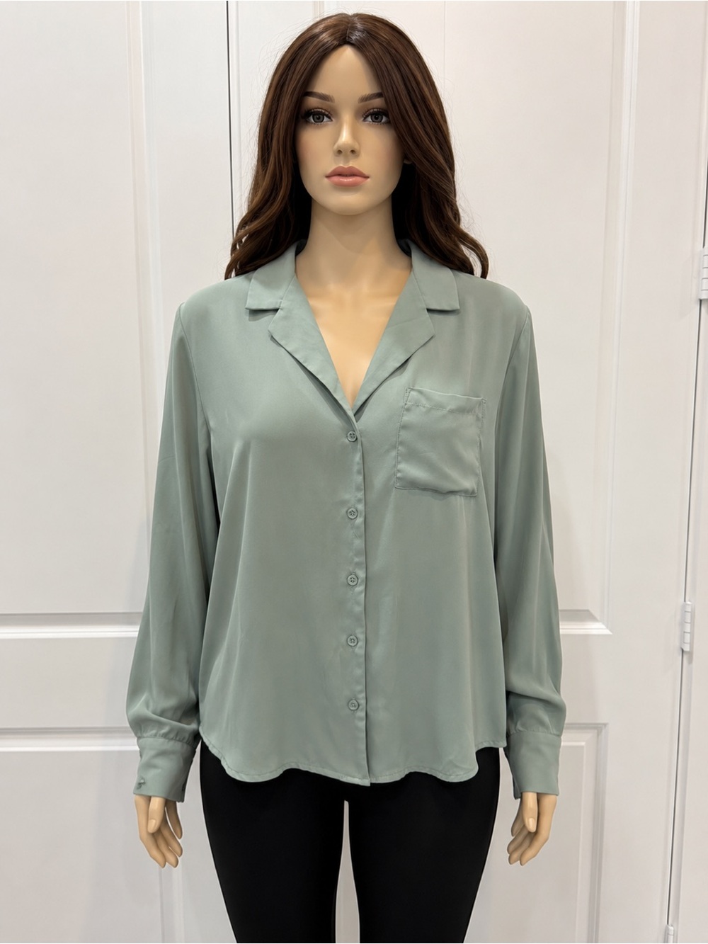 Women’s Who What Wear Sage Green V-Neck Button Front Blouse Size M